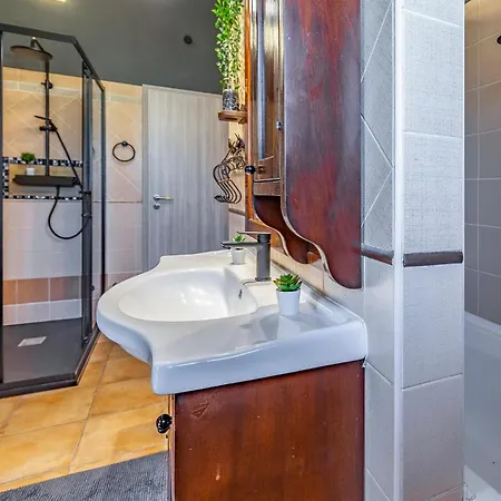 4 Bedroom Gorgeous In