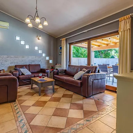 4 Bedroom Gorgeous In Holiday home Medulin