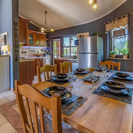 4 Bedroom Gorgeous In Holiday home
