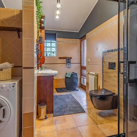 4 Bedroom Gorgeous In Holiday home